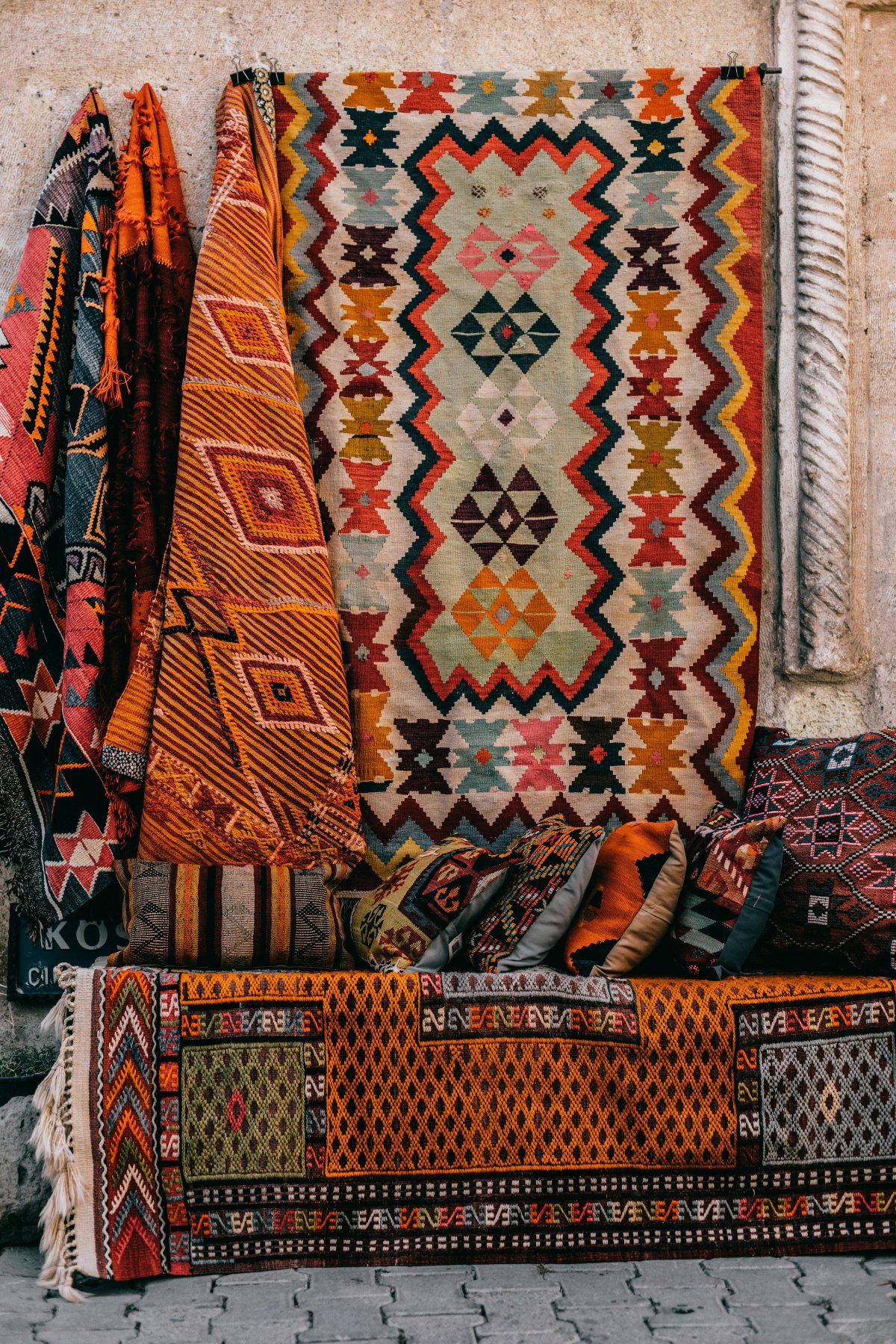 Cappadocia Photoshooting  Tour in Colurful Carpet Shop
